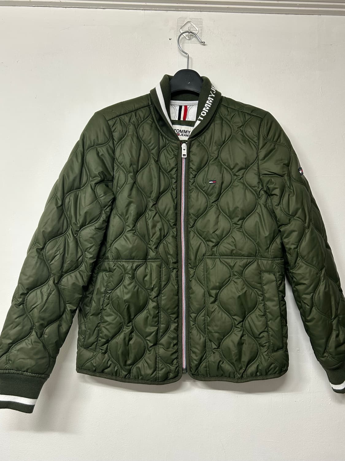타미힐피거 퀄팅 패딩 카키 xs 상품이미지1