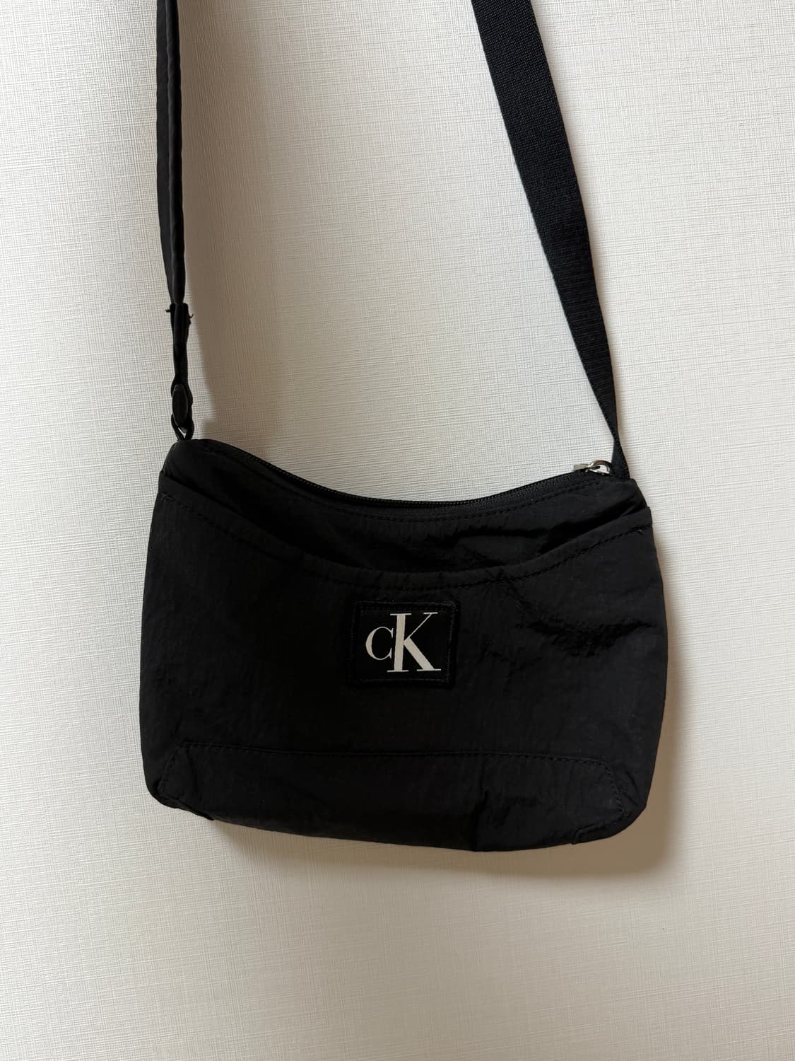 캘빈클라인 크로스백 상품이미지1