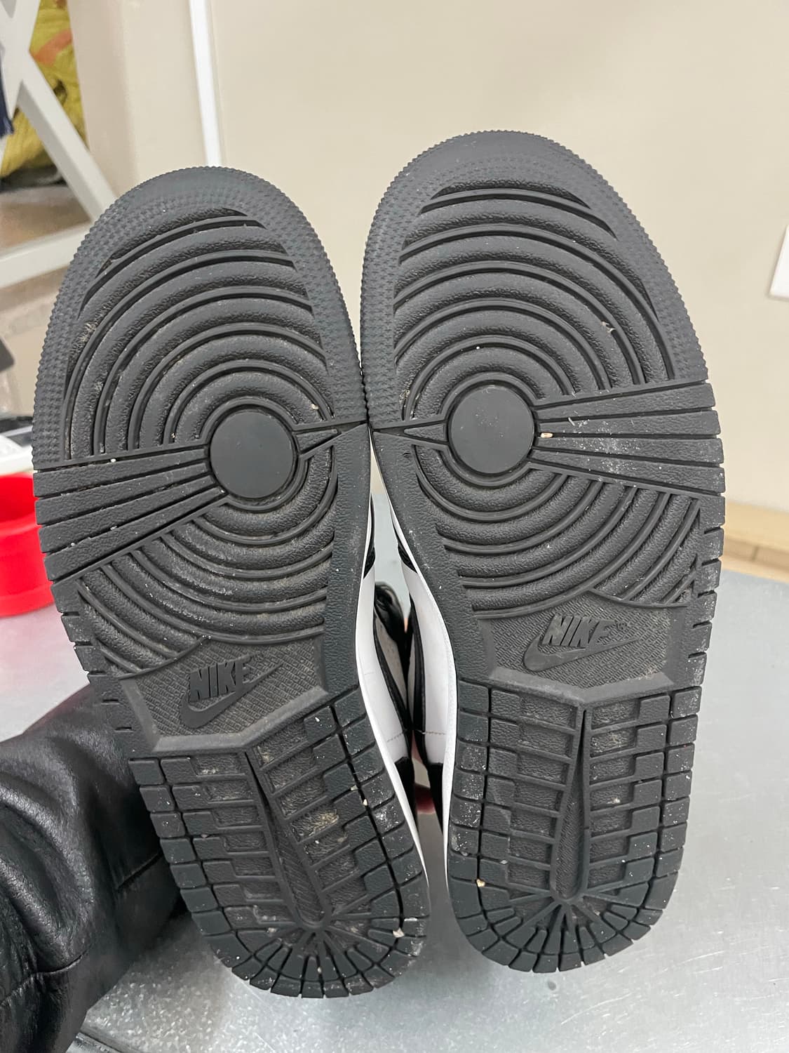 나이키 에어조던1 미드 화이트 블랙 255 상품이미지6