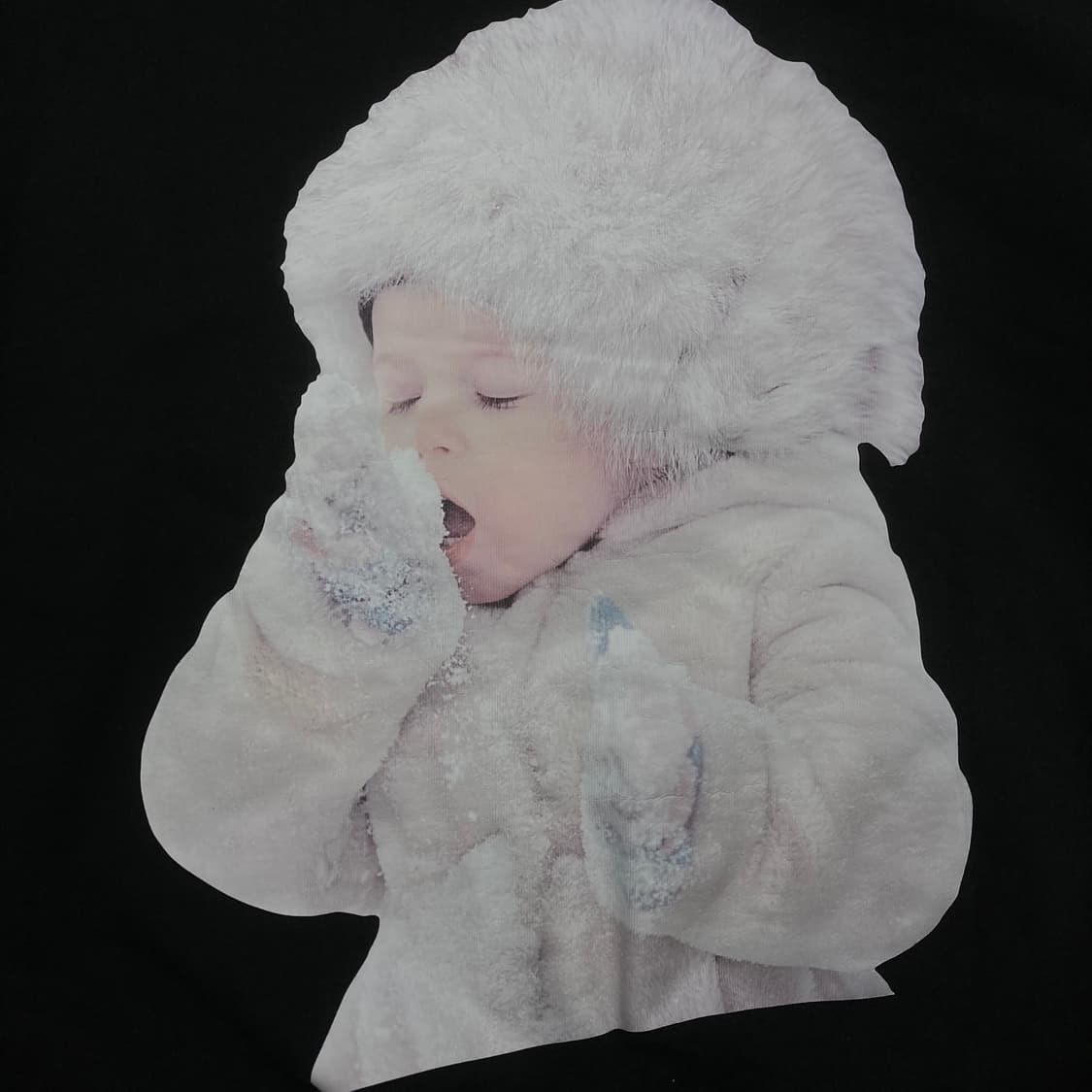 아크메드라비 블랙 컬러 베이비 페이스 빅로고 후드티 상품이미지4