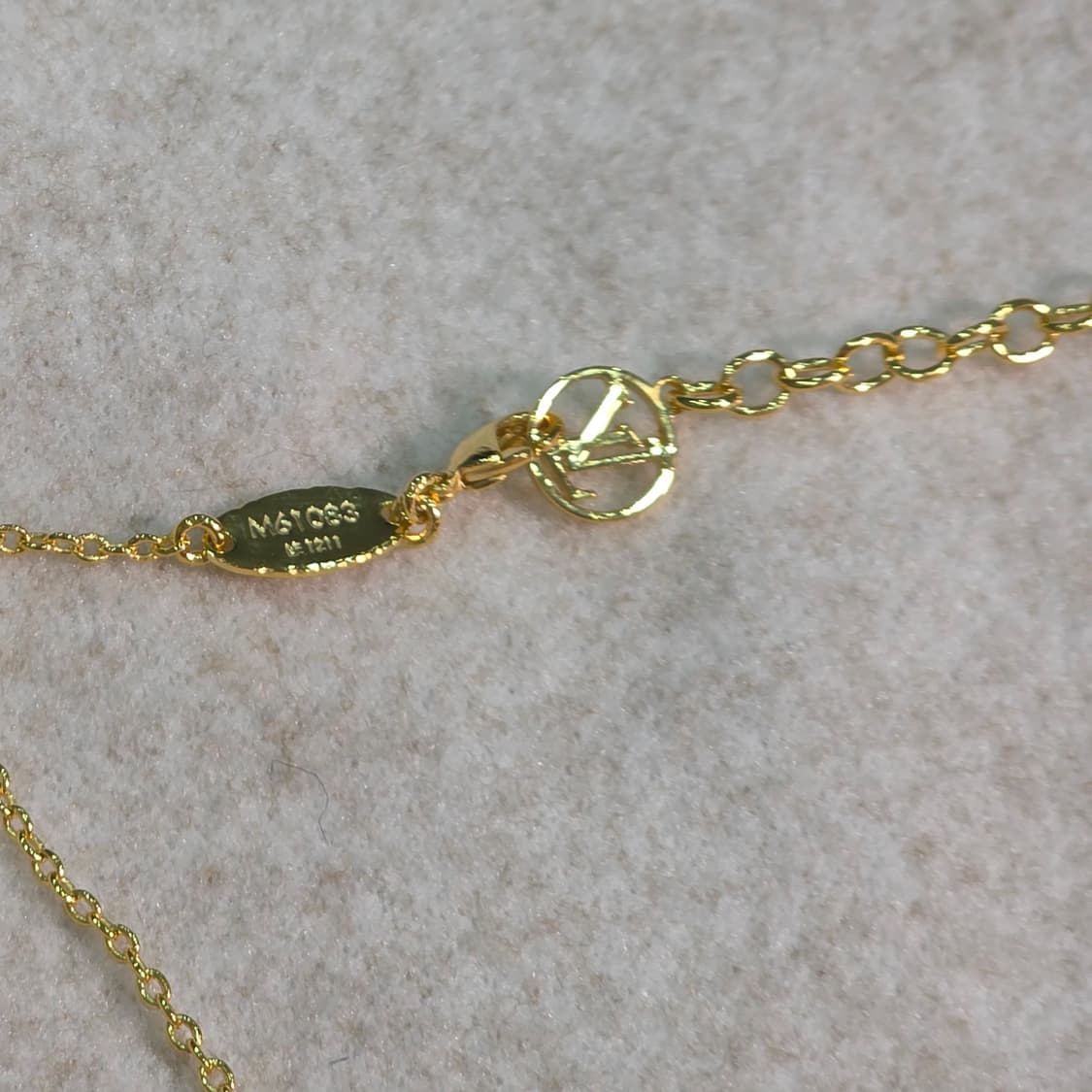 루이비통 에센셜 v 목걸이 상품이미지7