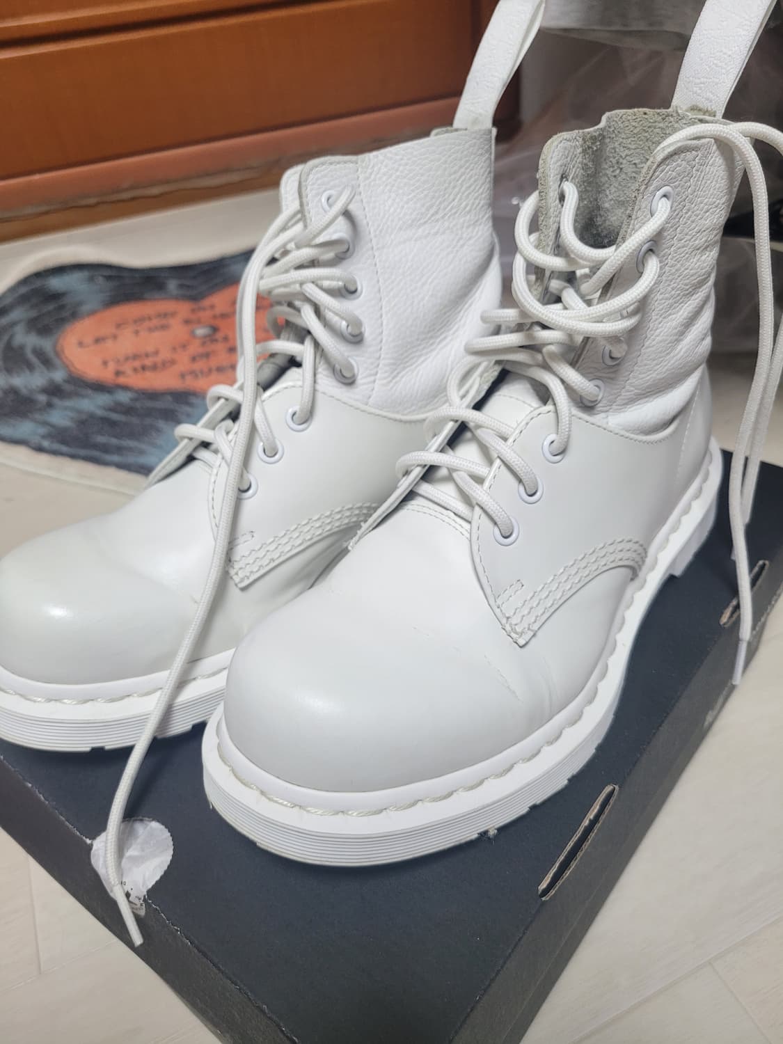 닥터마틴 mm6 화이트 250 상품이미지1