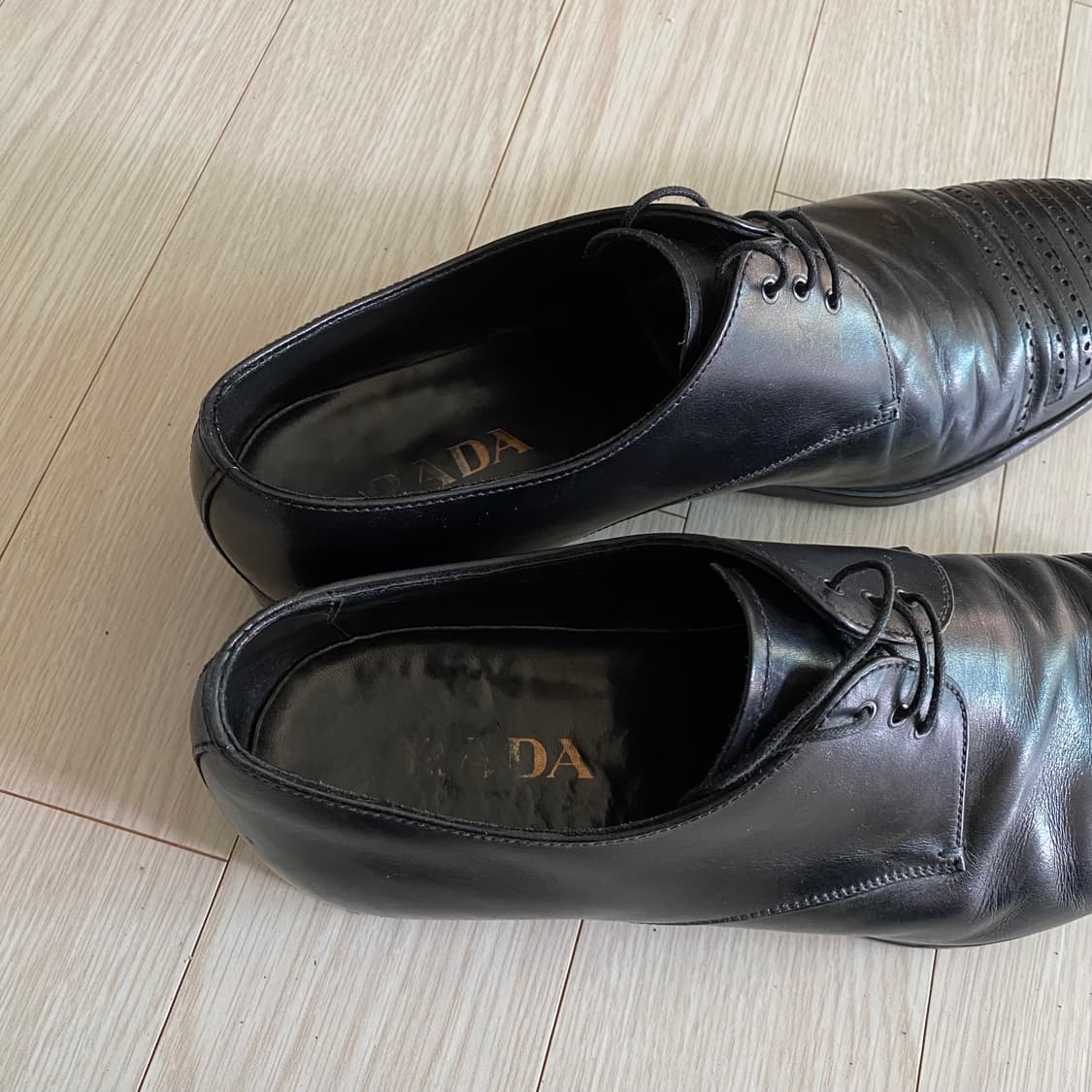 [270] 프라다 메인라인 펀칭 더비슈즈 블랙 상품이미지4