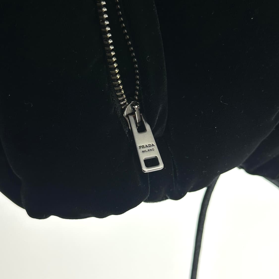 [38/S+급] 프라다 컨버터블 크롭 벨벳 다운 패딩 자켓 상품이미지5