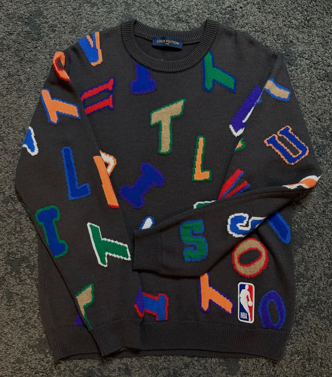 (3L)(XXL) 루이비통 NBA 레터스 크루넥 모카 국내백화점판 상품이미지1