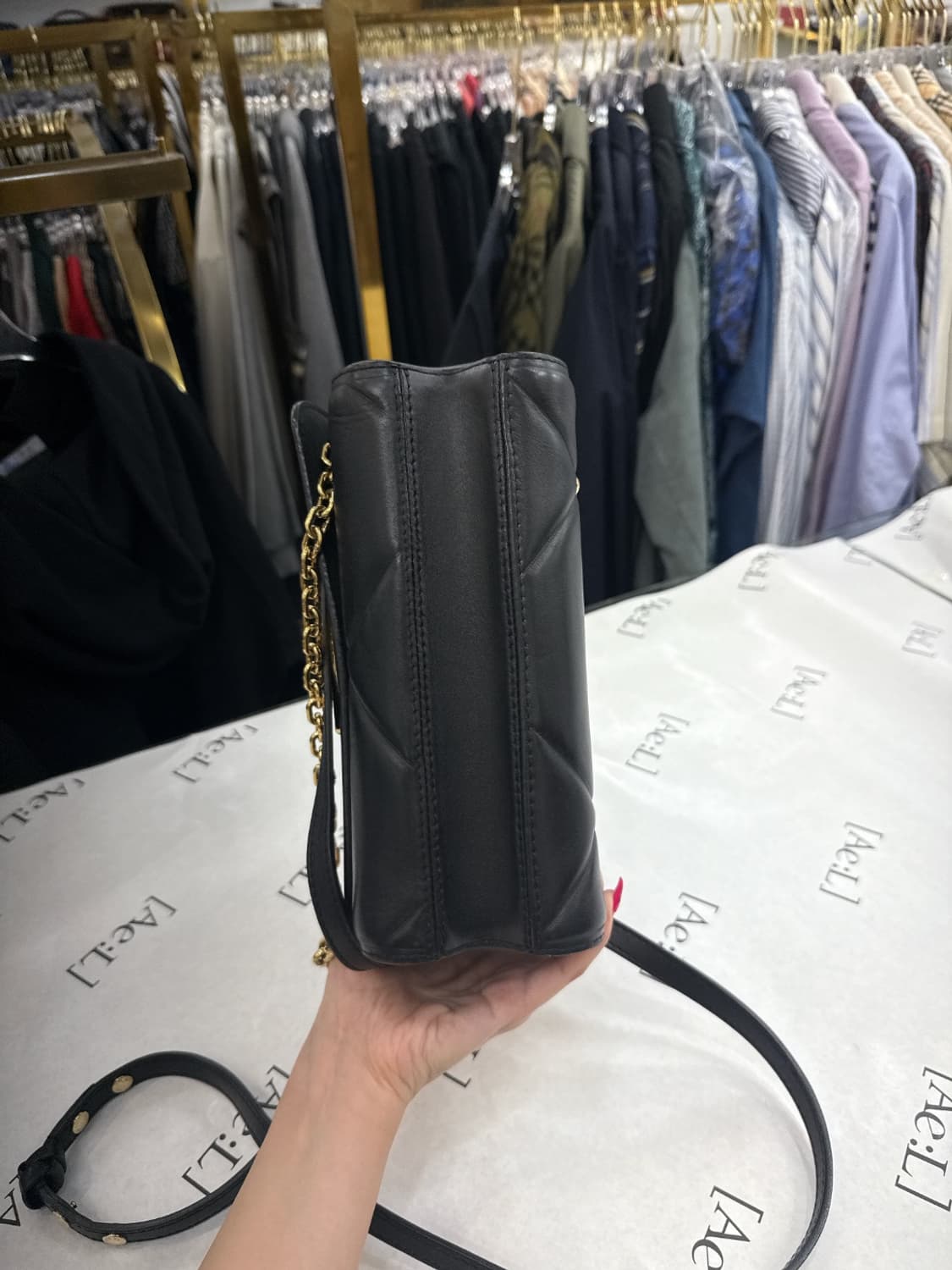 루이비통 블랙 퀄팅 트위스트MM 상품이미지4