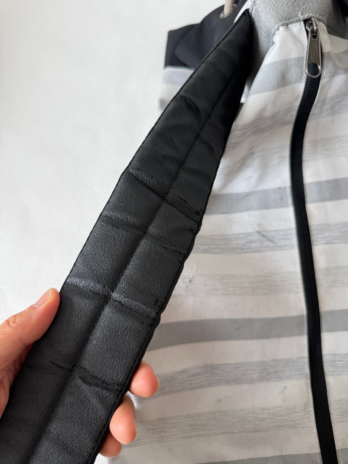 이스트팩(EASTPAK) 복조리 백팩(큰 사이즈, 어깨끈 안쪽면 묻어남) 상품이미지6