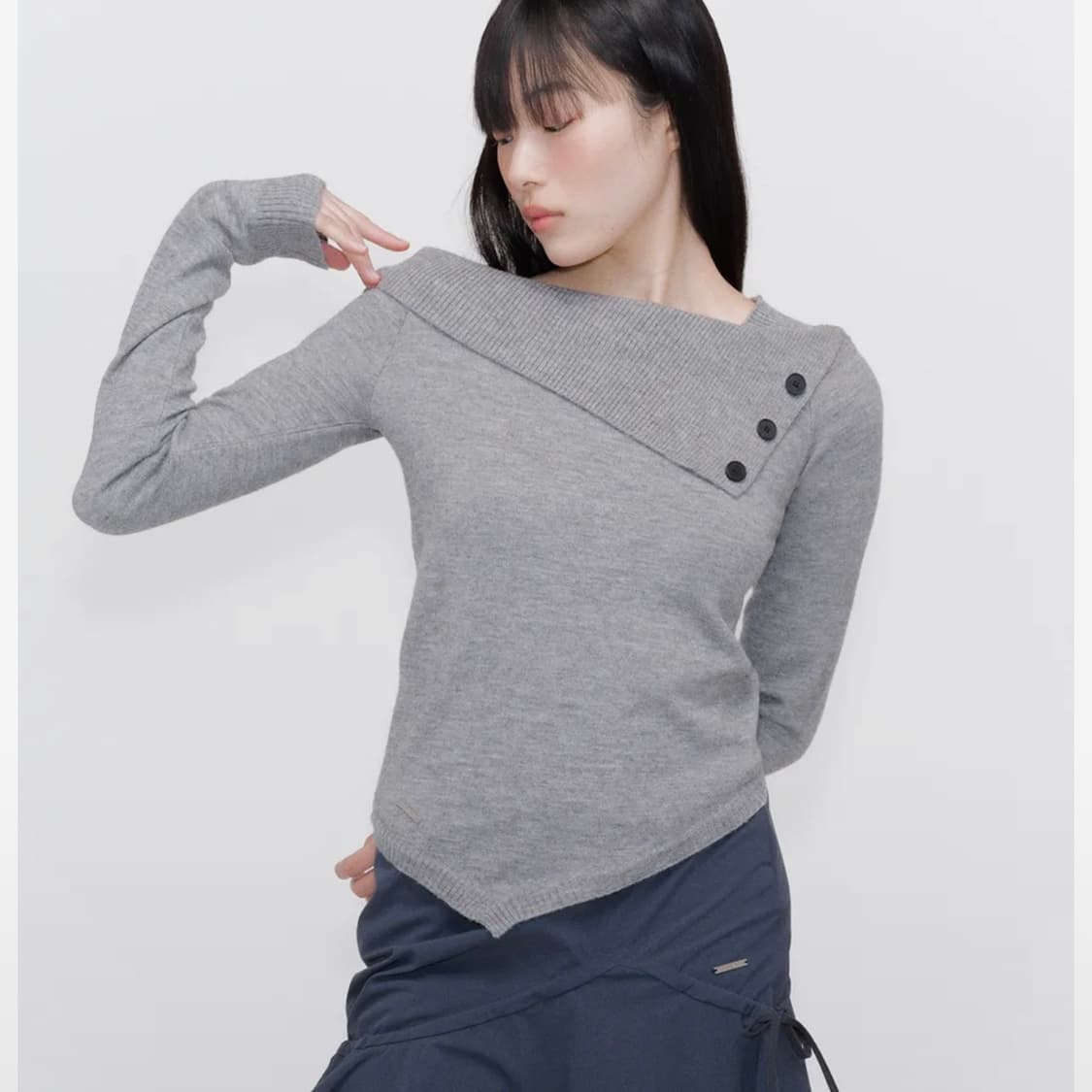 미세키서울 오블리크 라인 버튼 니트 그레이 상품이미지2