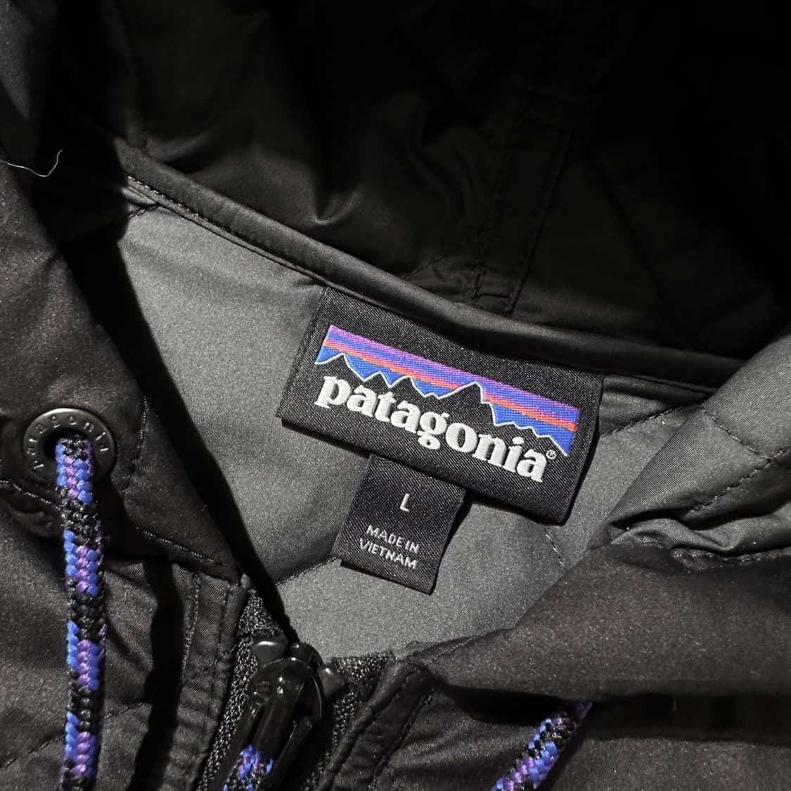 파타고니아 다이아몬드 퀼티드 봄버 후드 자켓 블랙 상품이미지4