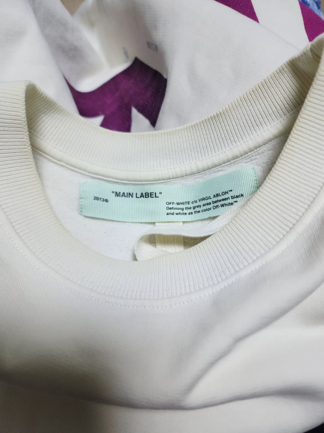 오프화이트 스웻셔츠 상품이미지3
