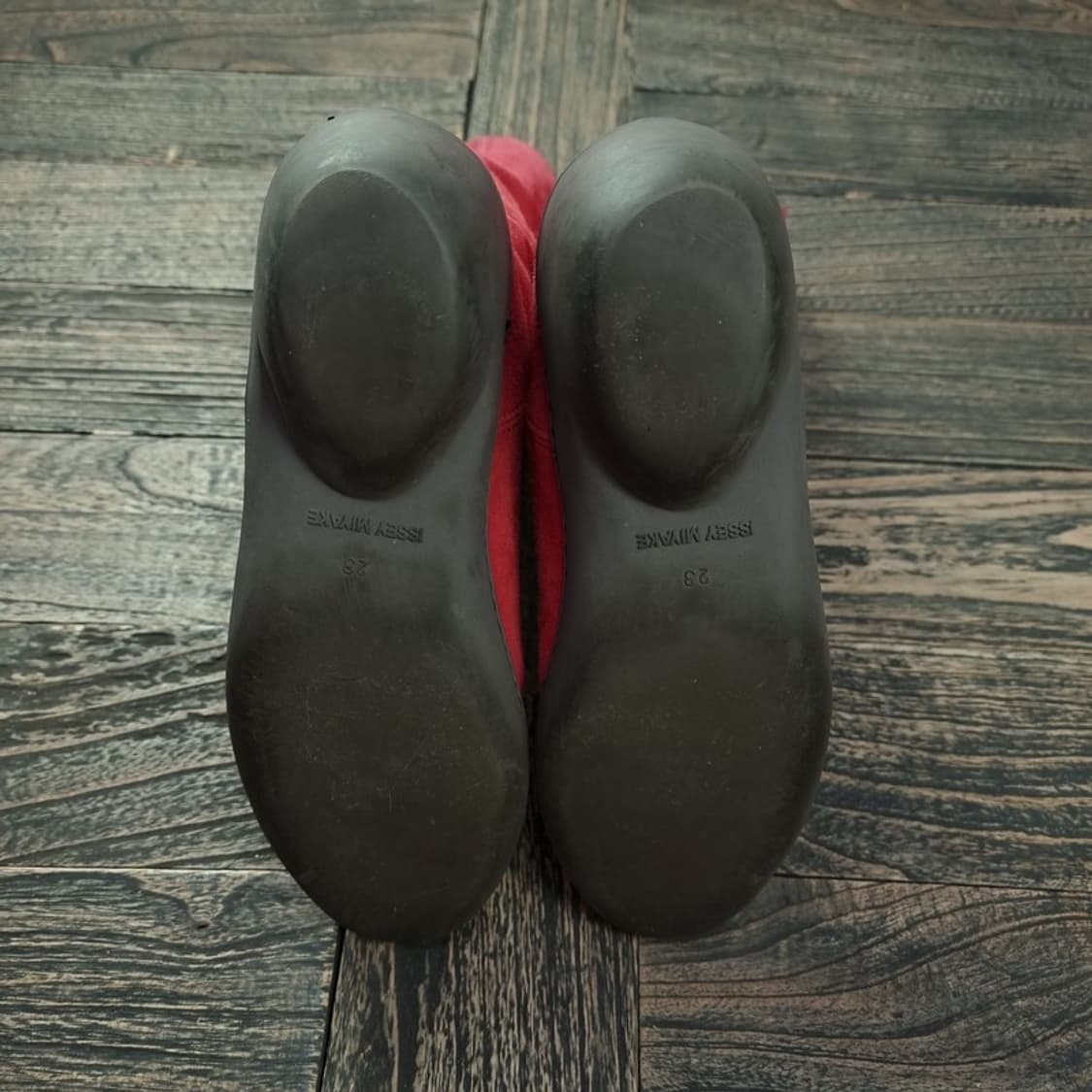 [이세이미야케] 스웨이드 플랫힐 부츠 P01204 상품이미지5