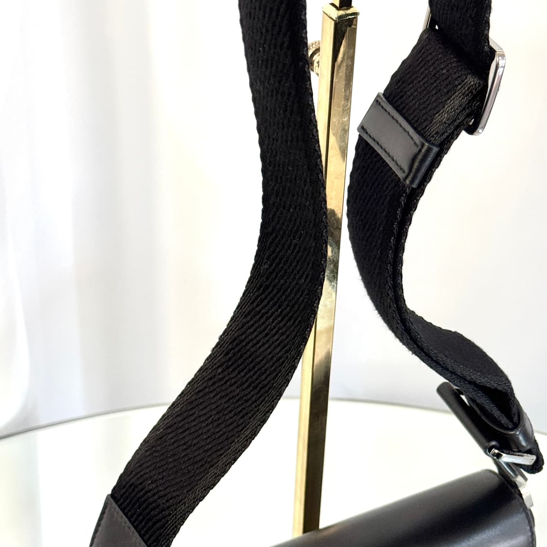 [새상품급/풀구성] 26SS 돌체앤가바나 엠보스드 로고 가죽 미니 숄더  상품이미지4