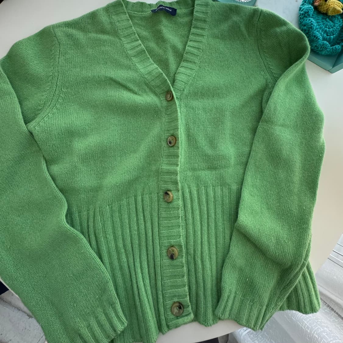 연두 브이넥 단추 보들 모 니트 가디건 상품이미지6