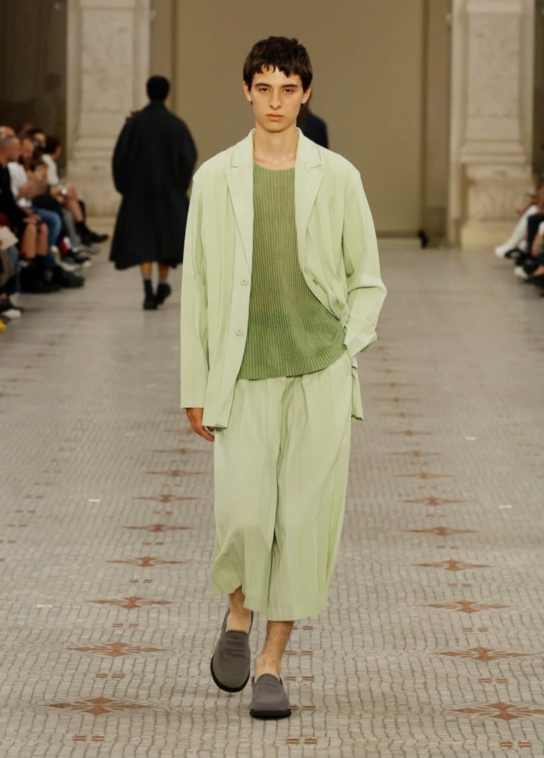 옴므플리세 엣지 앙상블 셋업 2024년 3월 상품이미지1