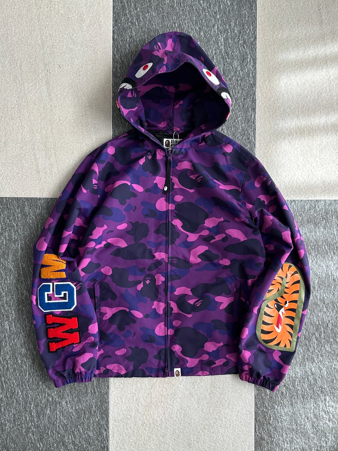 베이프 퍼스트 카모 샤크 바람막이  상품이미지2