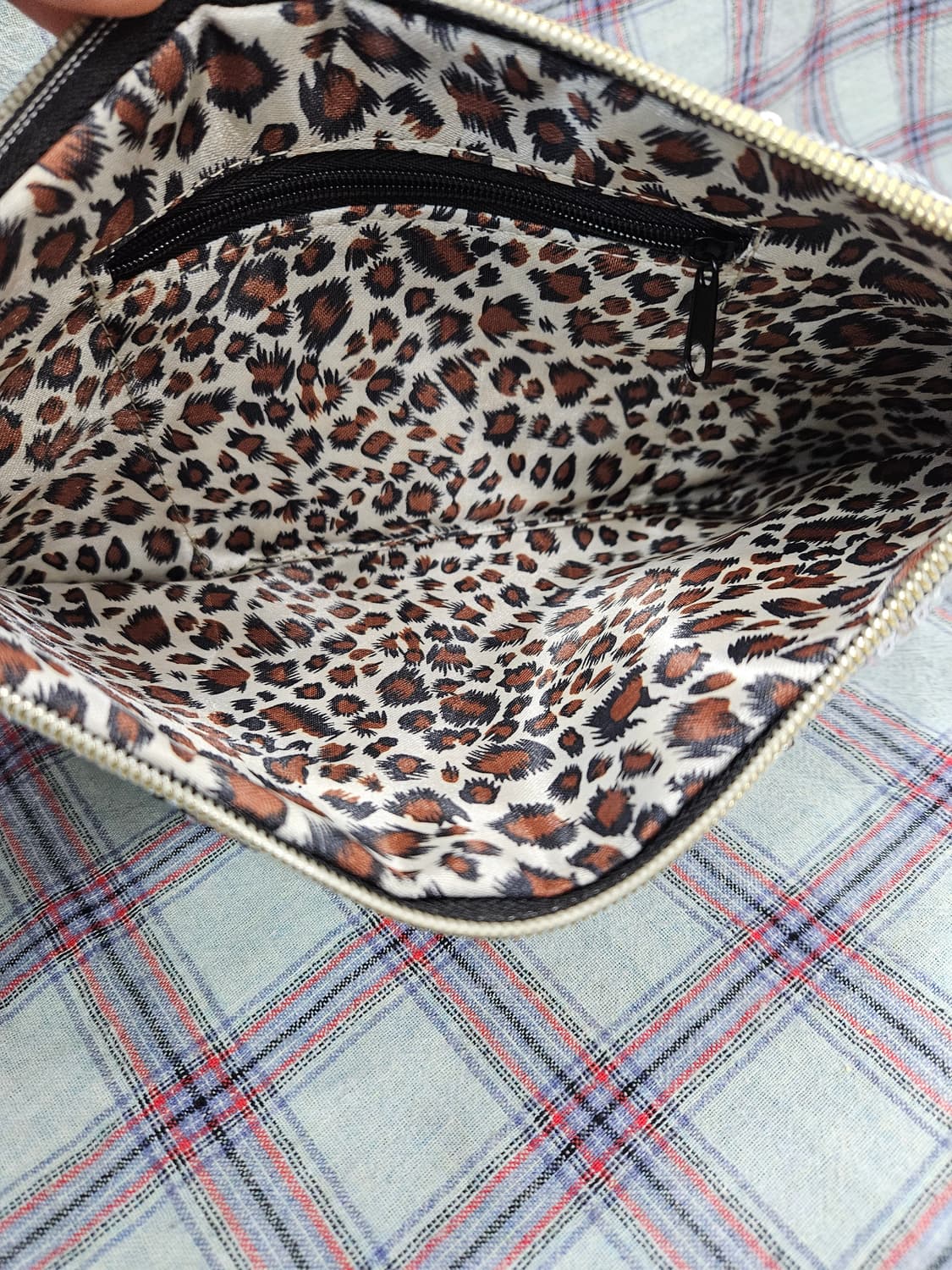 끌레드벨 스팽글 파우치  상품이미지5