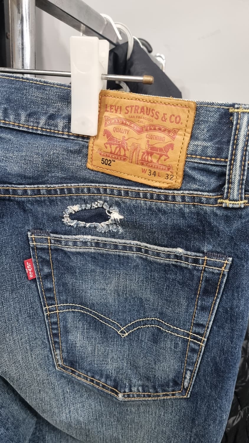 Levi's 레귤러 테이퍼드 디스트로이드진 34~35size 상태좋음 상품이미지3