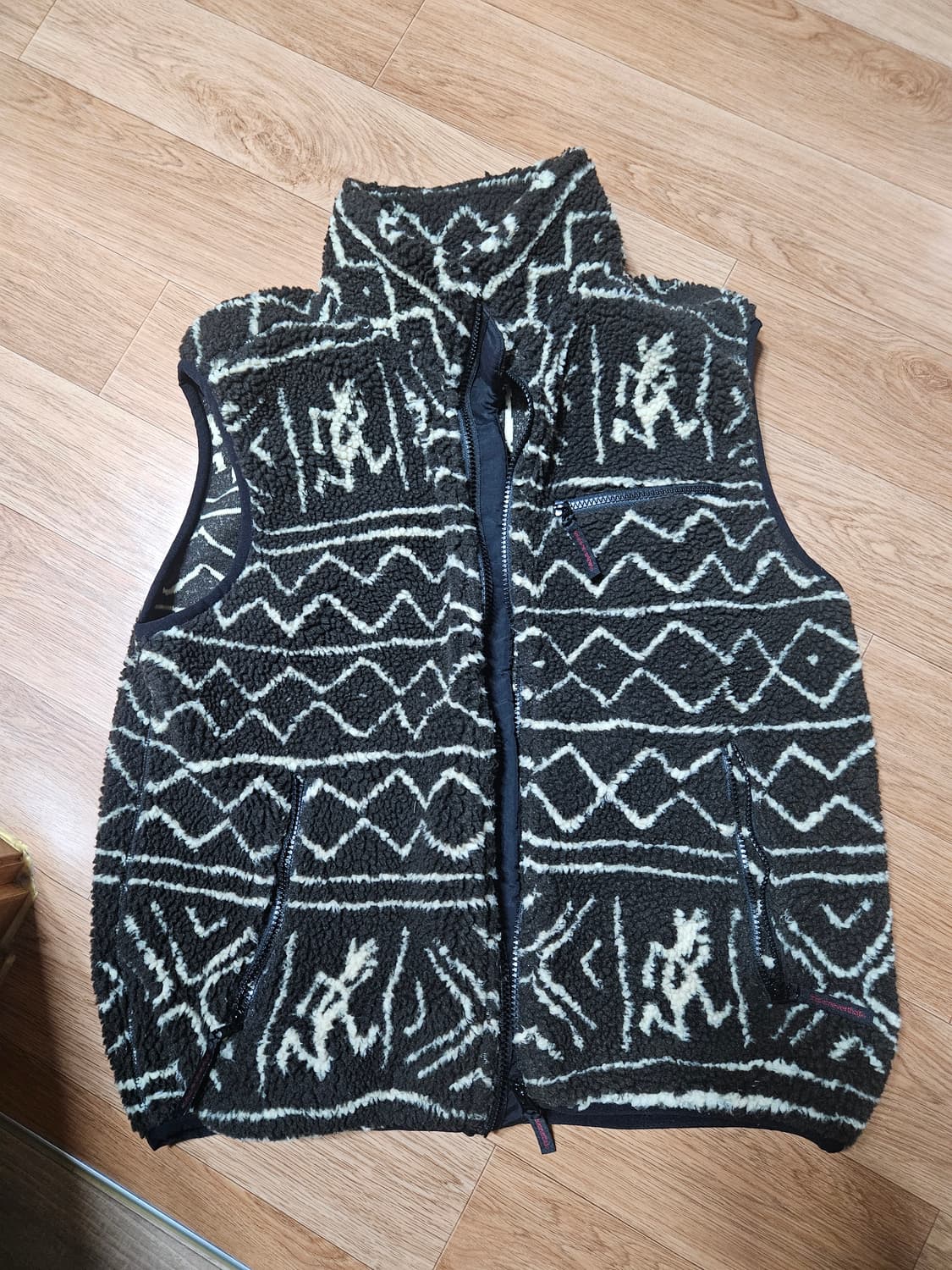 디스이즈네버댓 x 그라미치 플리스 베스트 브라운 조끼 후리스  상품이미지1