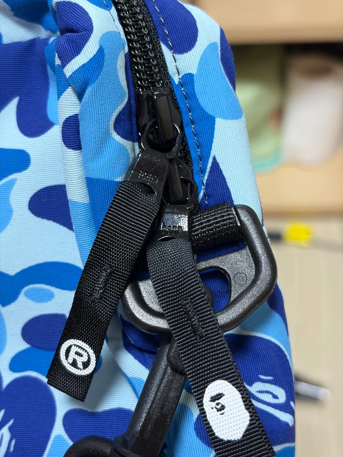 베이프 카모 샤크 미니 크로스백 상품이미지3