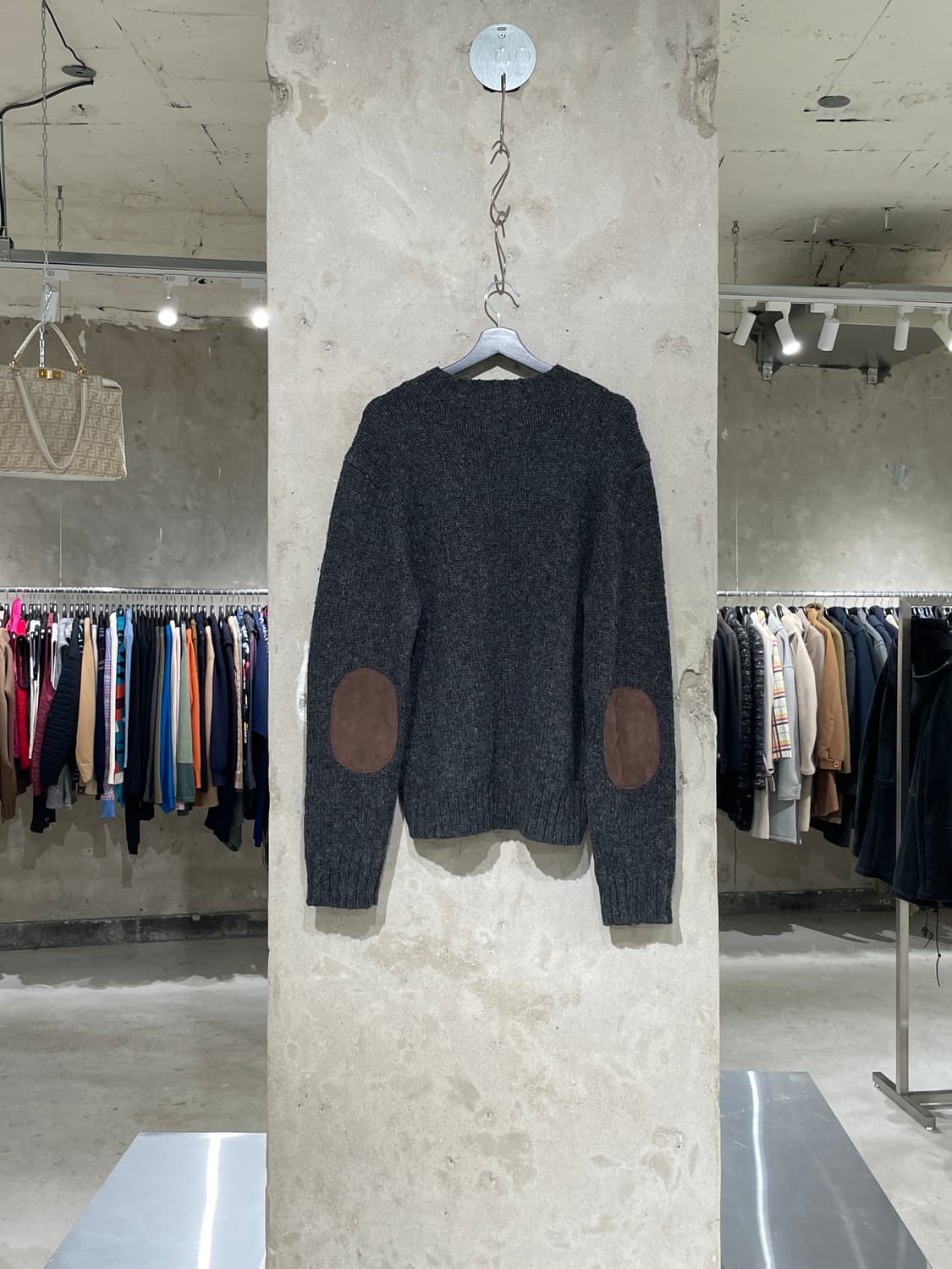 폴로 랄프로렌 차콜 암 패치 V넥 알파카 스웨터 상품이미지6