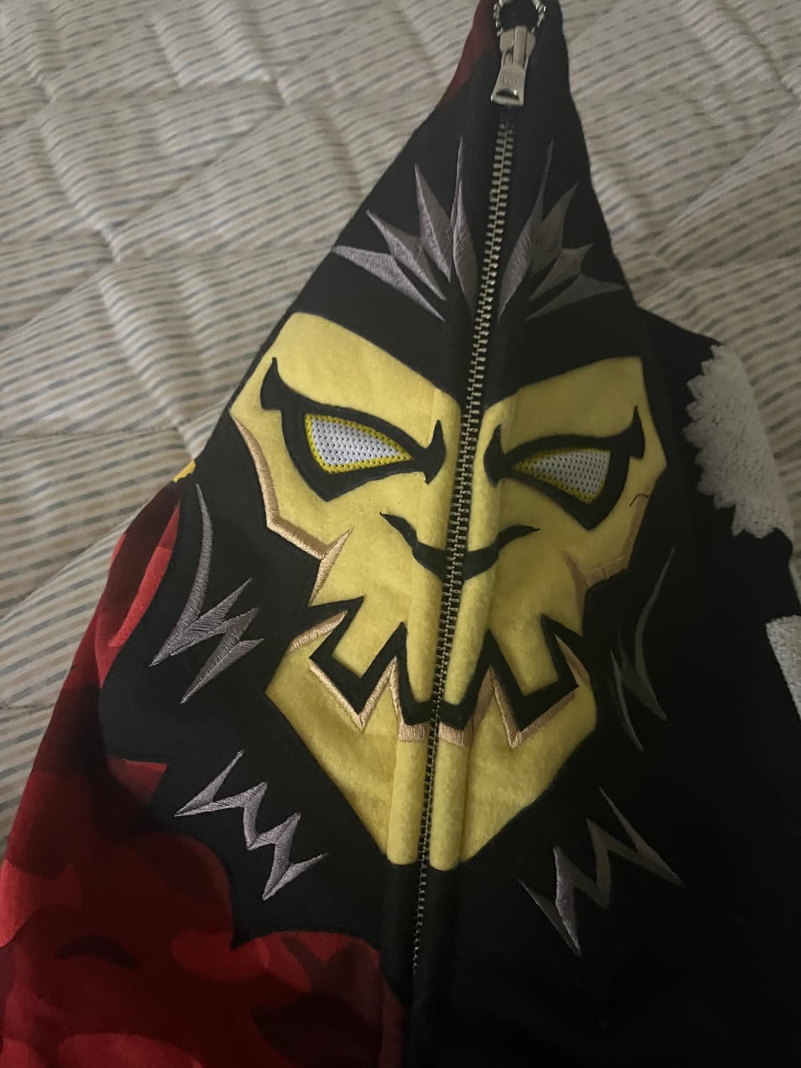 BAPE x Attack on Titan 후드집업 상품이미지1