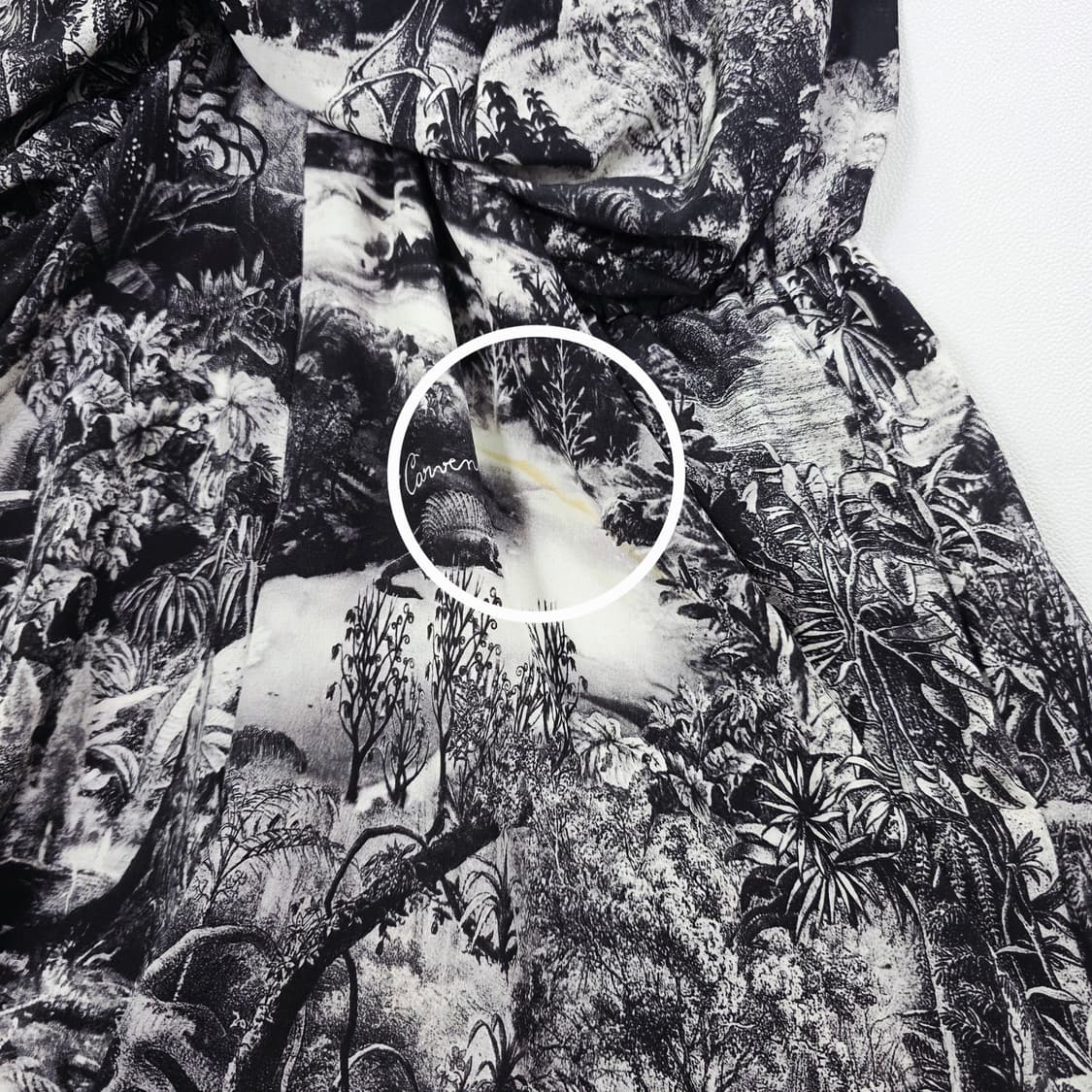 까르벵(Carven) 100% 실크 사파리 그래픽 점프수트 55 상품이미지9