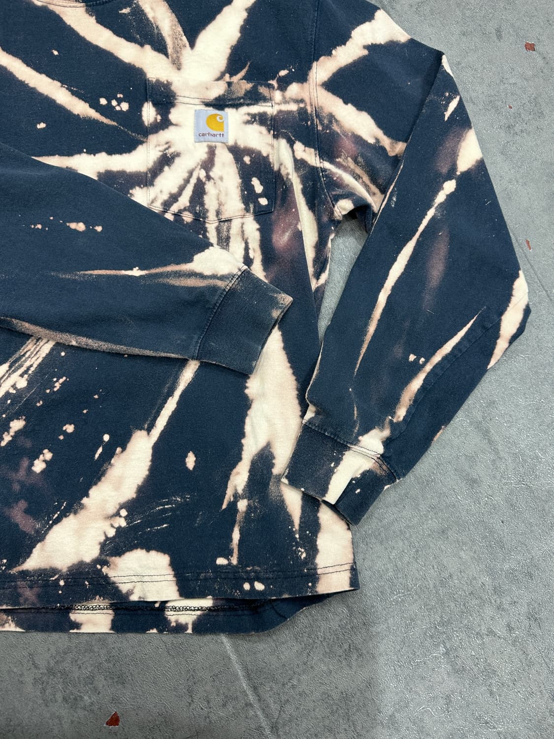 칼하트 다잉 커스텀 포켓 롱슬리브 네이비 상품이미지3