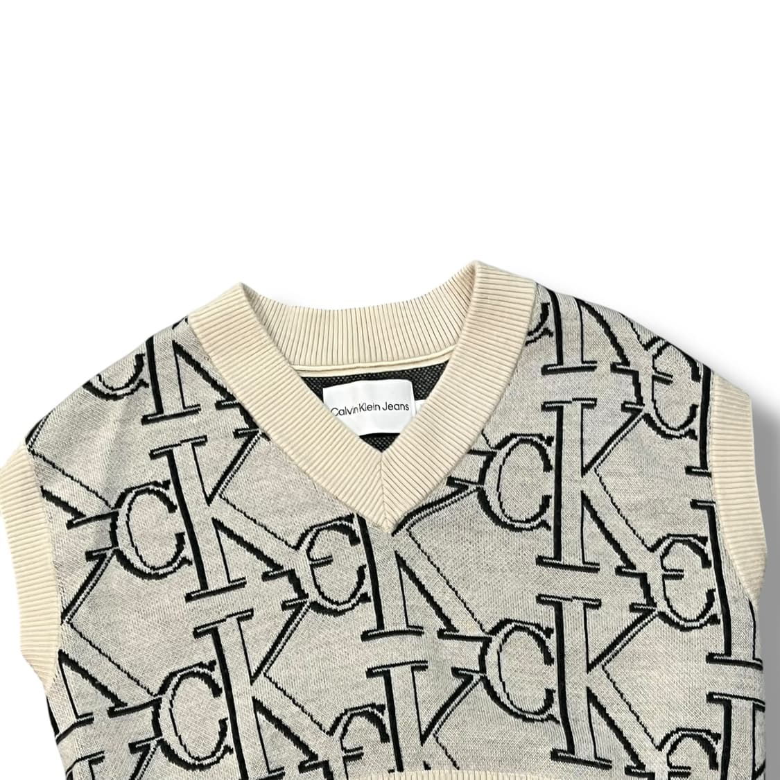  캘빈클라인 진스 로고 브이넥 니트 베스트 y14395 상품이미지4