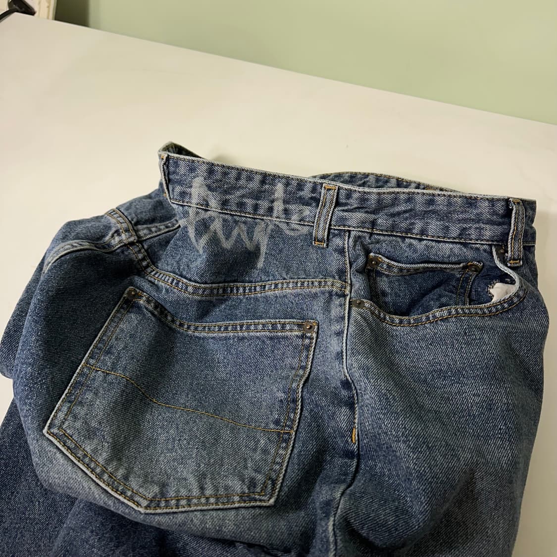 M 피지컬에듀케이션 와이드 스트레이트핏 녹워싱 데님팬츠 상품이미지1