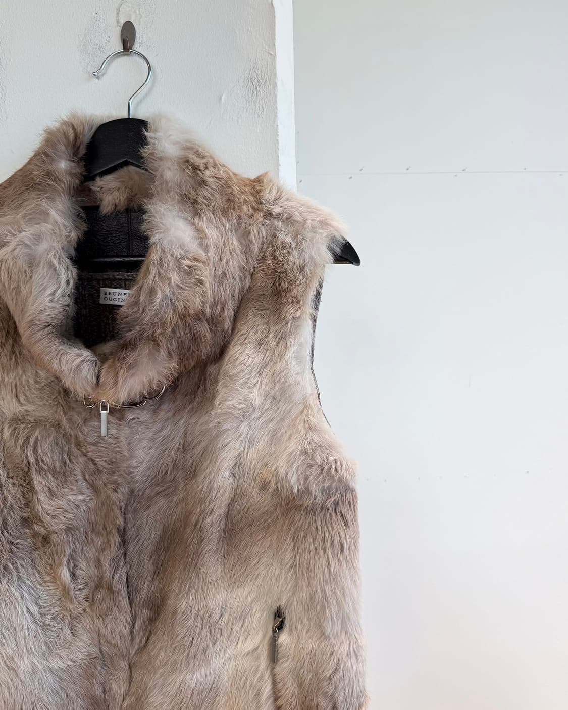 브루넬로 쿠치넬리 베이지 퍼 베스트 자켓 상품이미지5