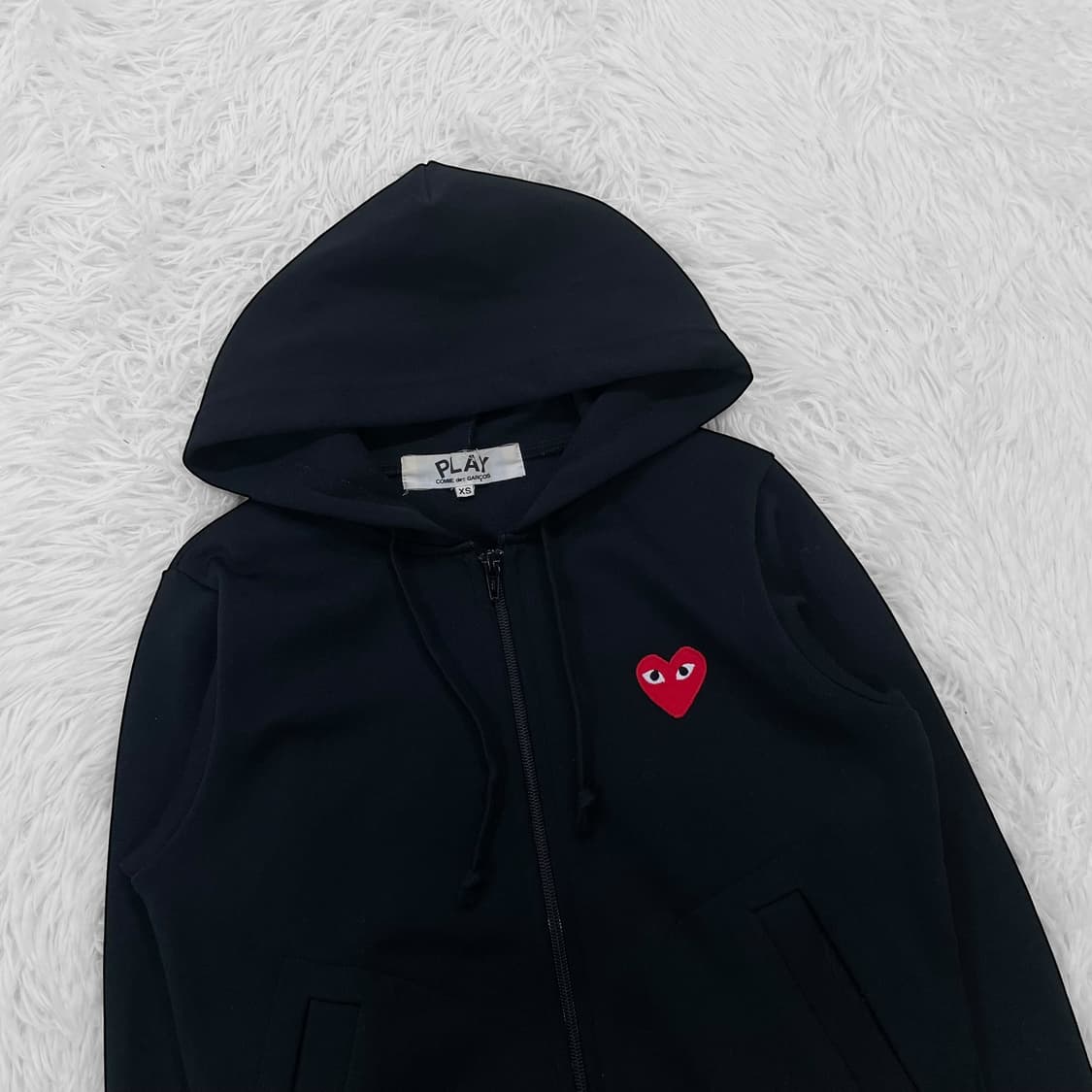 꼼데가르송 하트 와펜 후드집업 블랙 상품이미지3