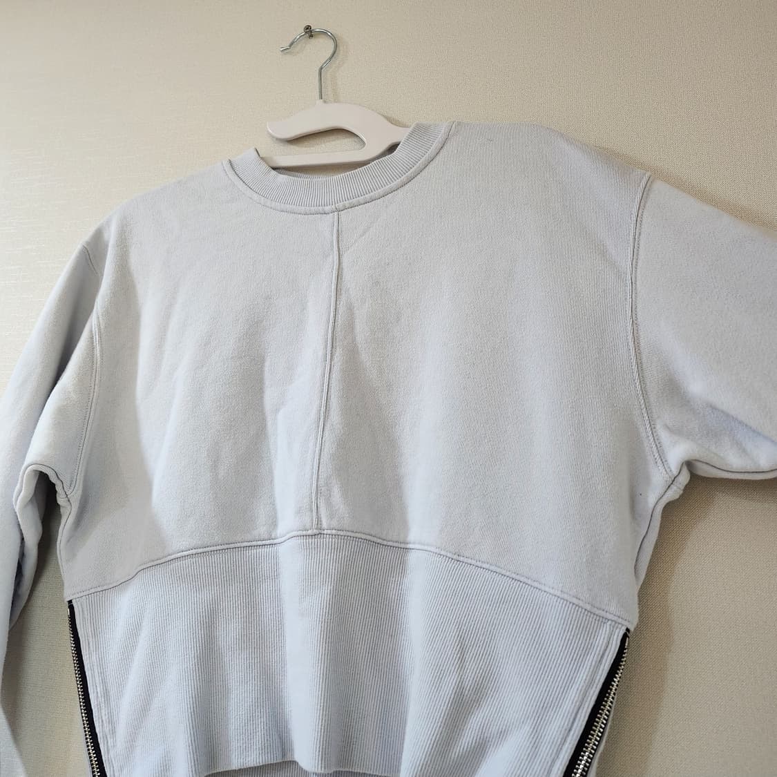 DKNY스포츠 사이드지퍼 크롭 맨투맨 XS(M) 상품이미지3