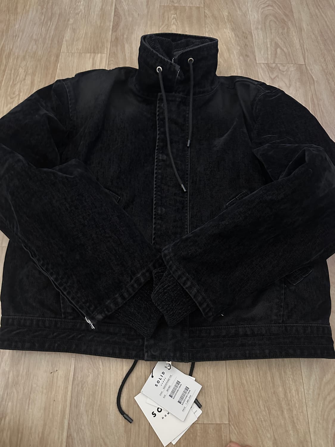 솔리드옴므 블랙 하이넥 벨벳 다운 자켓 상품이미지1