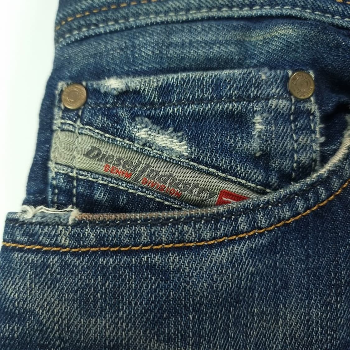 [디젤] 빈티지 워시드 슬림 스트레이트 데님 팬츠 청바지 P01524 상품이미지5