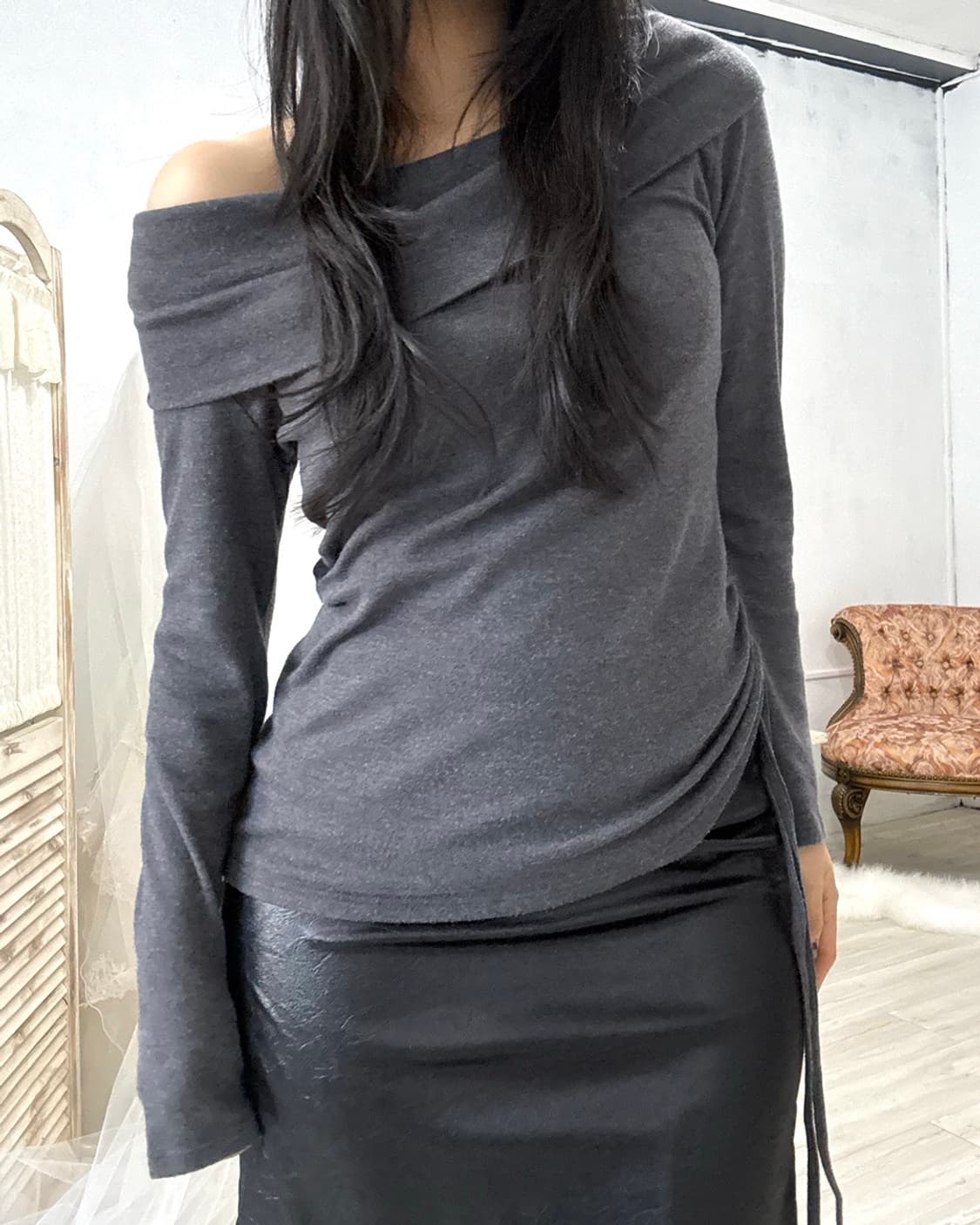 Gray Shirring Off-Shoulder Longsleeve 상품이미지1