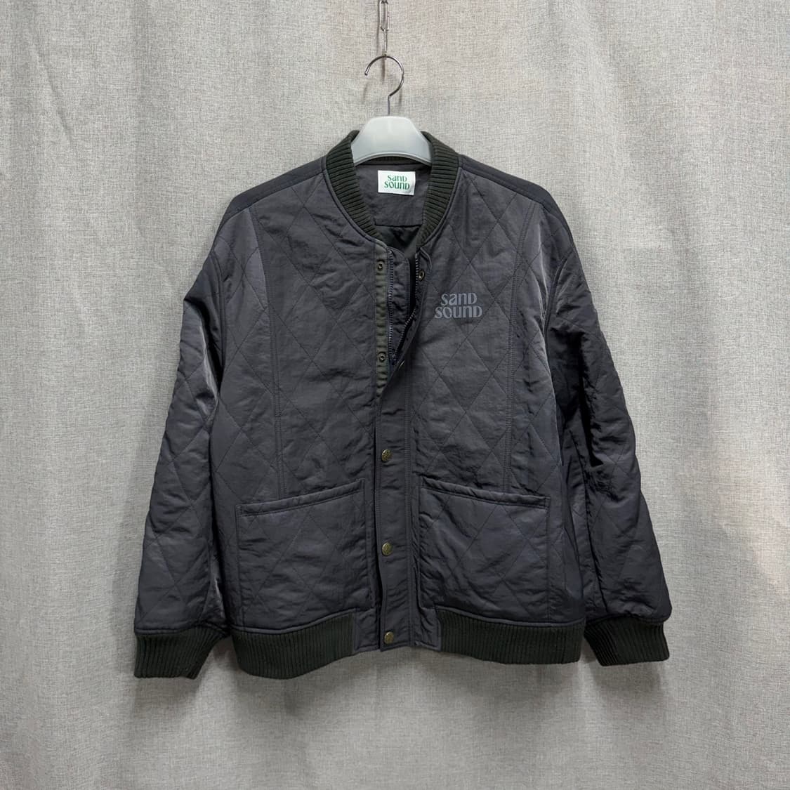 [F] Sand Sound 샌드사운드 백로고 퀼팅 봄버 자켓 점퍼 상품이미지2