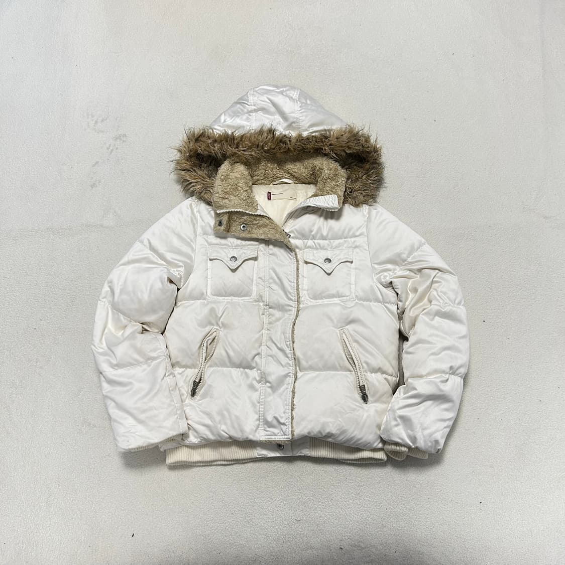 Levi’s White Wolf Down Jacket 상품이미지3