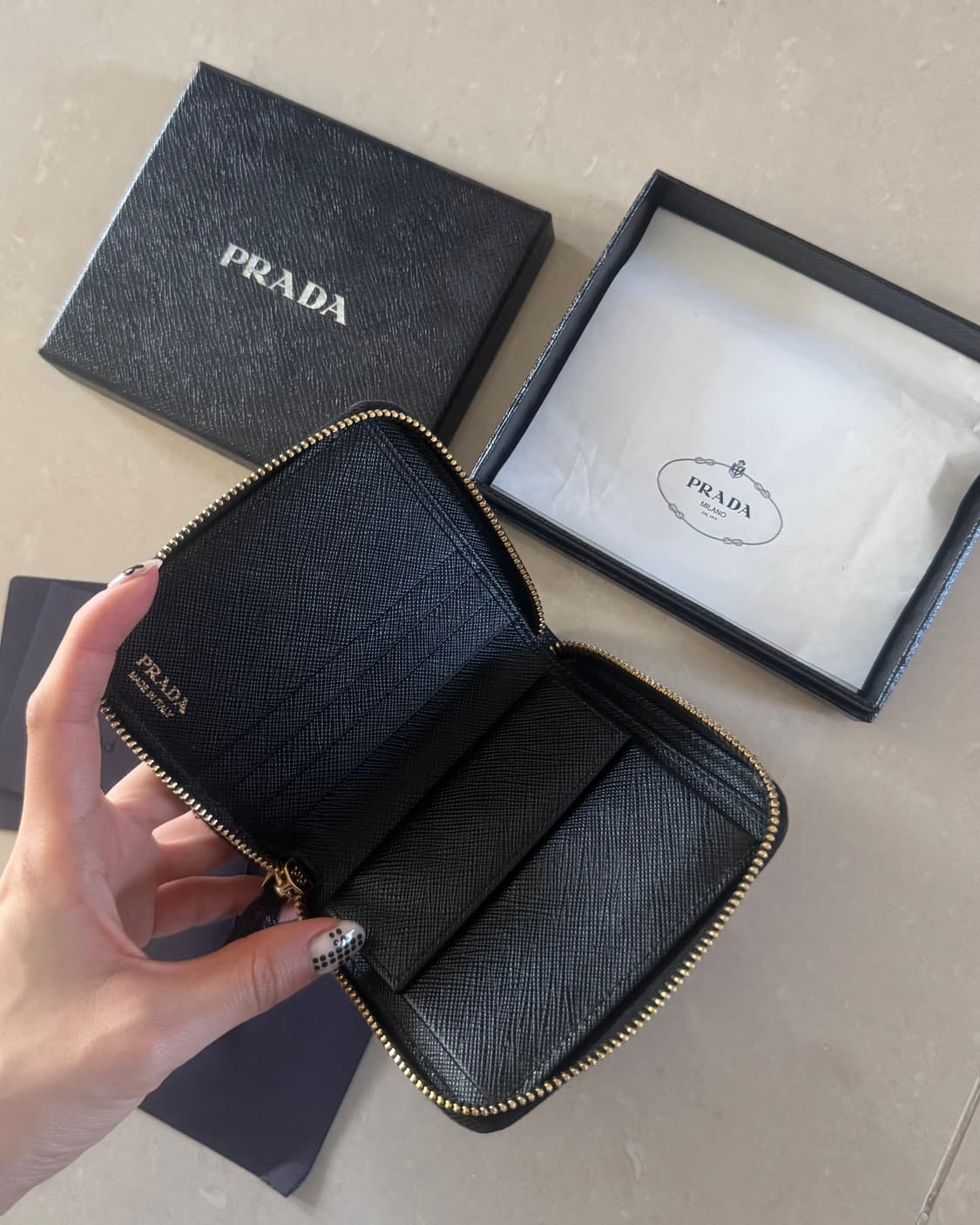 프라다 블랙 반지갑 풀박스 상품이미지3