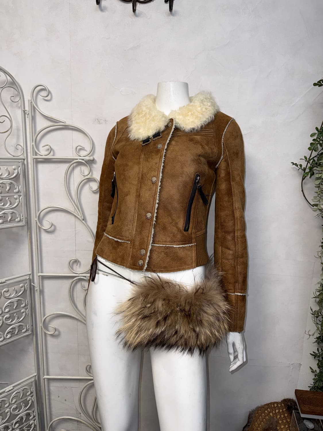 Guess tie dye lamb fur buckle mustang 상품이미지5