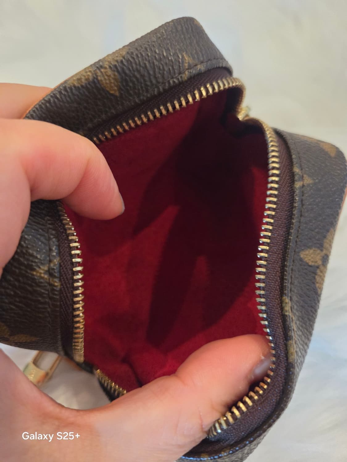 루이비통 모노그램 미니 파우치 with 스트랩 상품이미지2