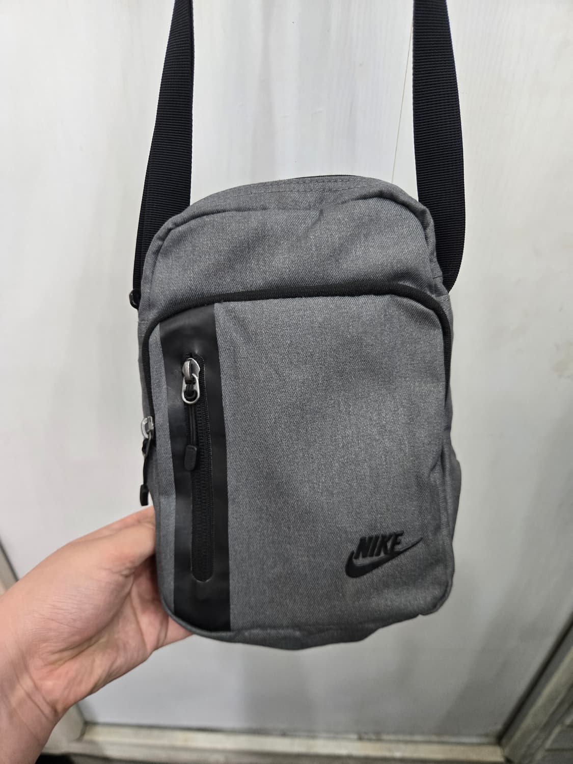 남녀공용 )) NIKE 나이키 크로스백! 그레이&블랙 깔끔한 디자인~ 상품이미지2