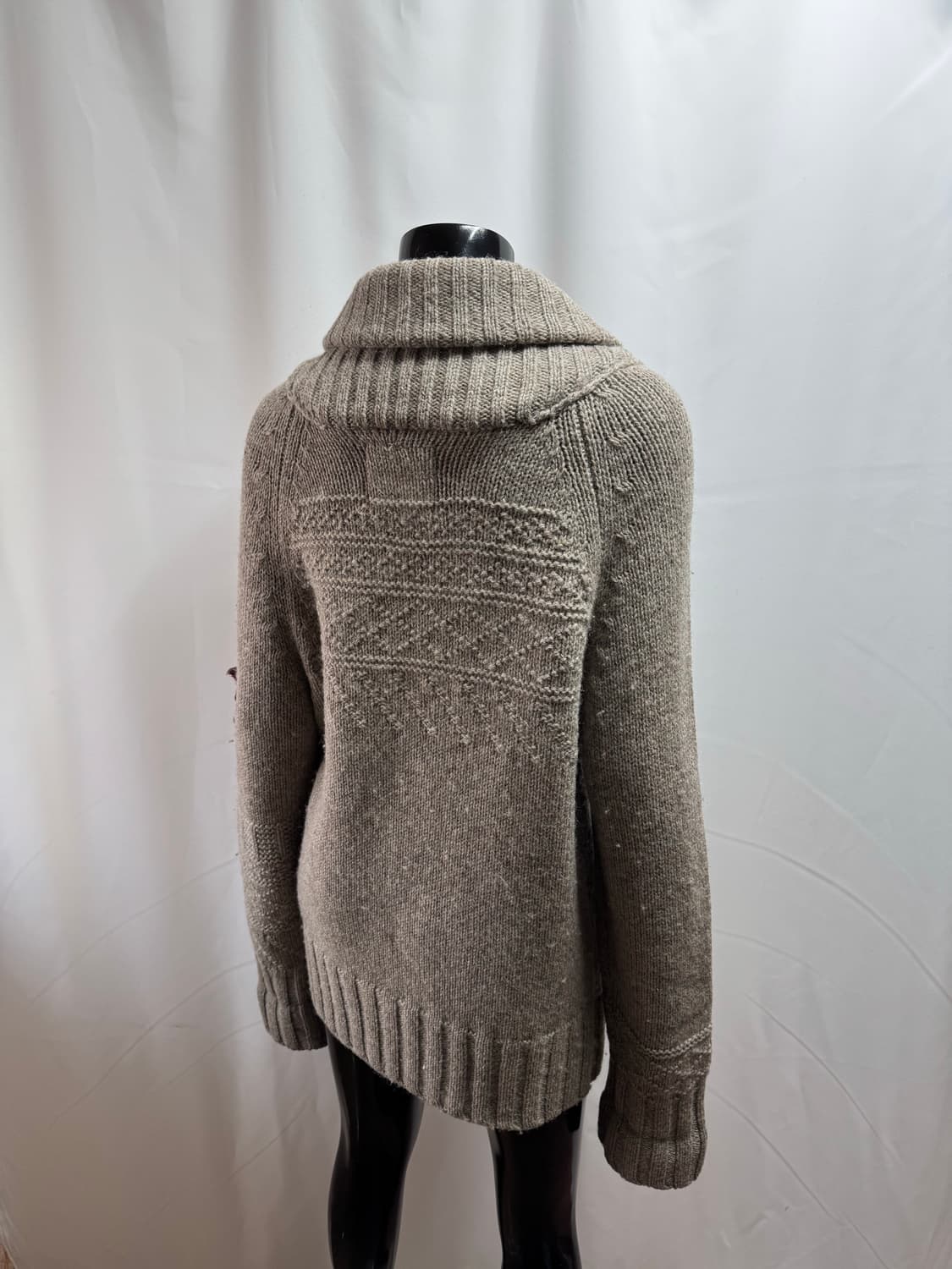 thursday isiand 버튼 니트 상품이미지3