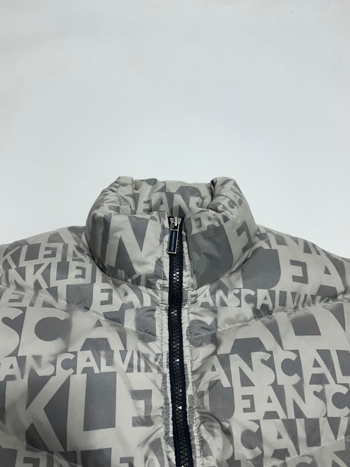캘빈클라인 진스 00s 레터링 덕다운 패딩 상품이미지4