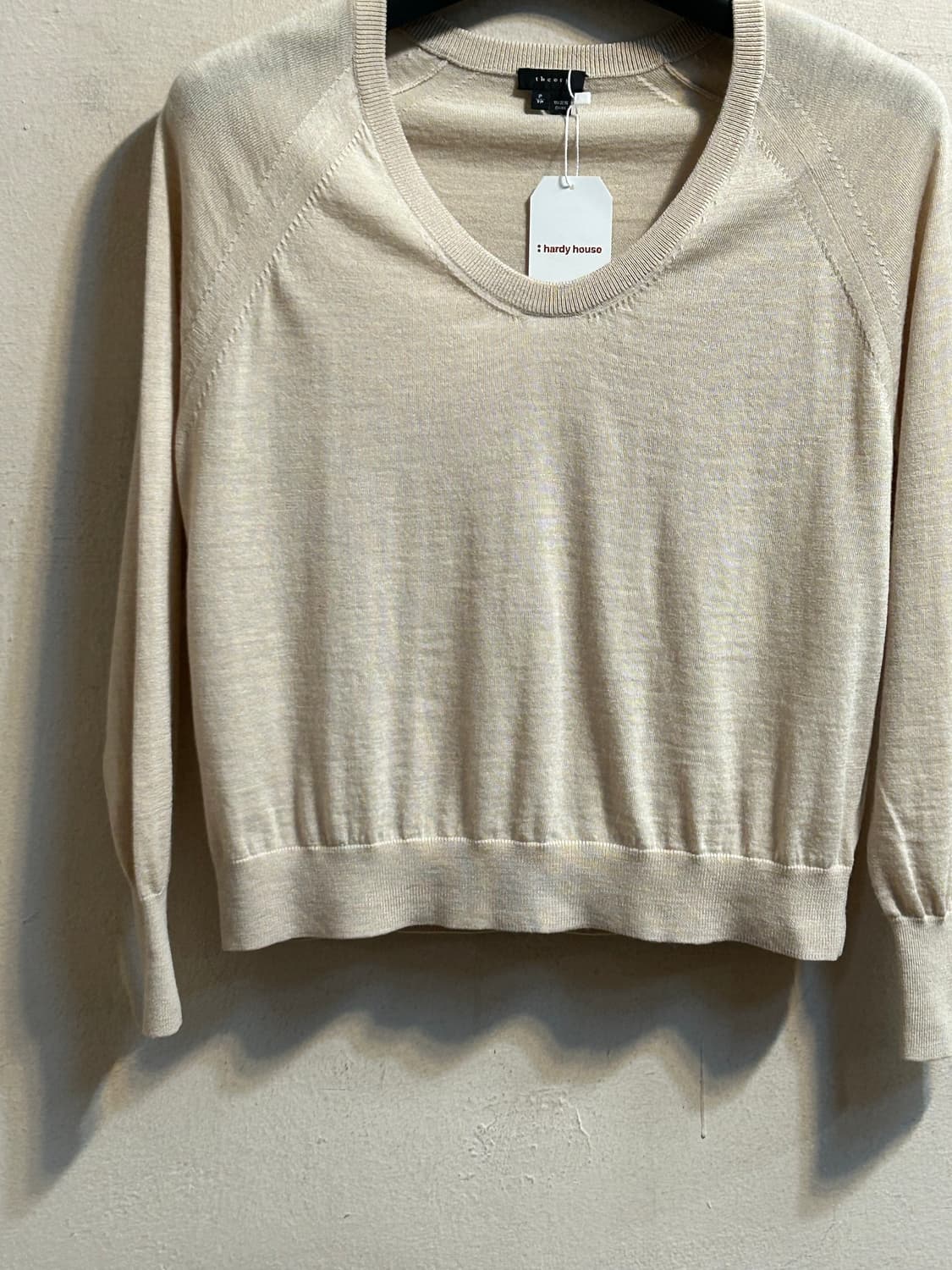 띠어리 시어 울 라운드 니트 베이지 상품이미지3