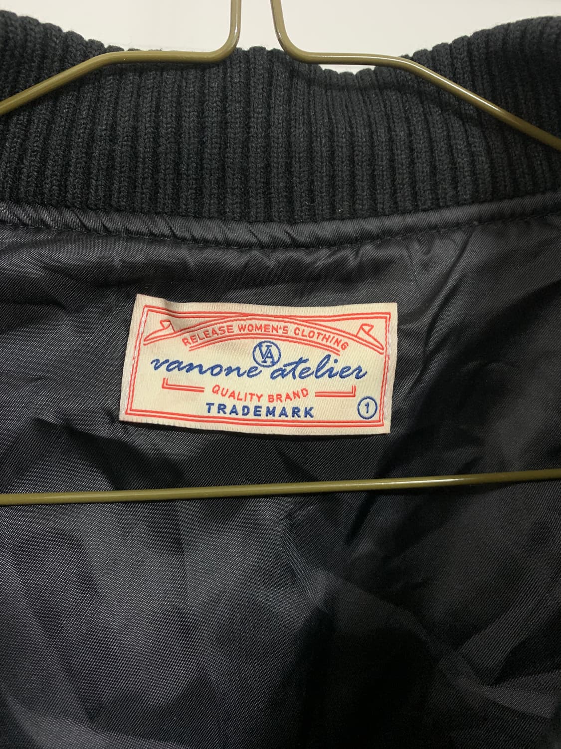 반원 아틀리에 크롭 바시티 자켓 상품이미지3