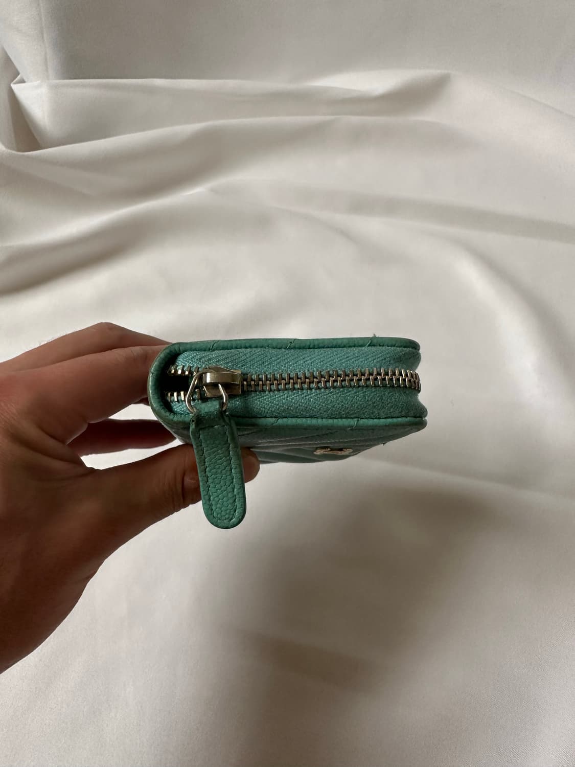 샤넬 여성 캐비어 지퍼돌이 카드지갑 스카이블루 금장 상품이미지8