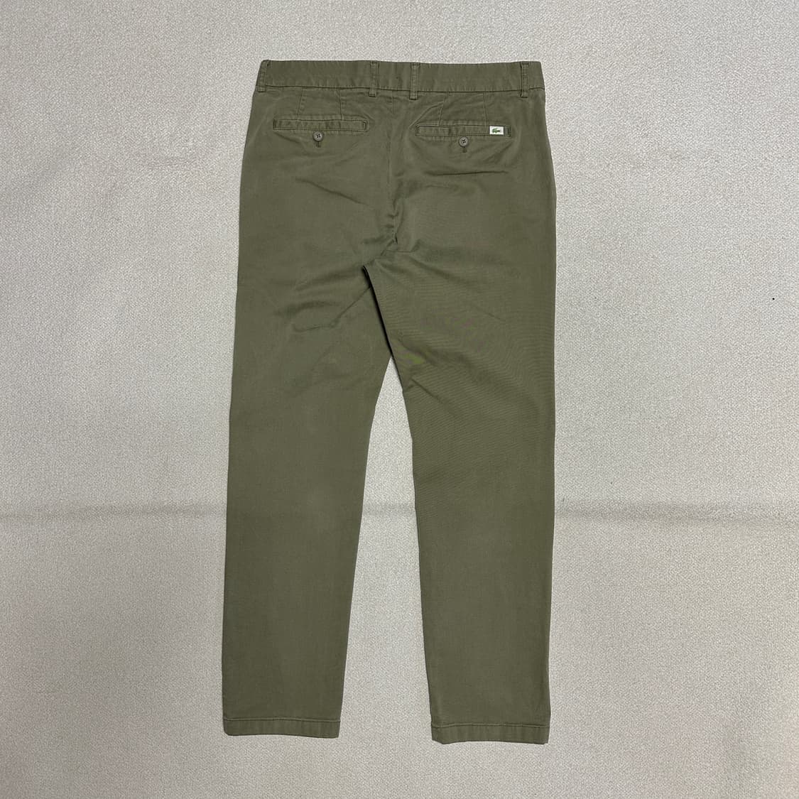 라코스테 테이퍼드 핏 치노 팬츠 상품이미지2