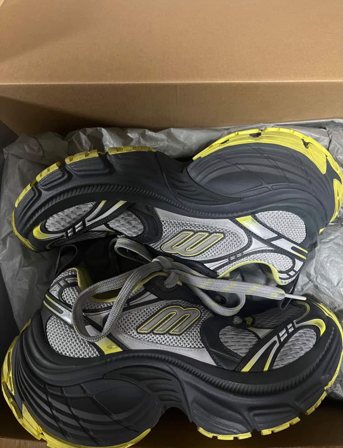 발렌시아가 10xl 그레이옐로우 상품이미지2