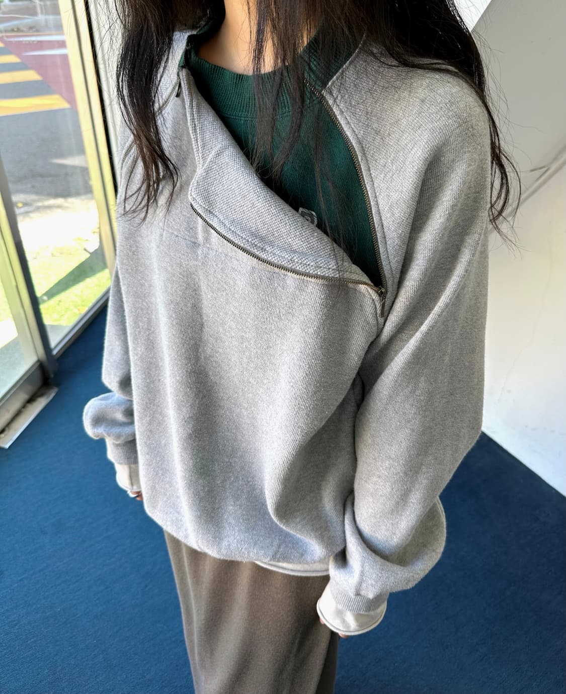 Fake layered design wide sweat P/O 상품이미지2