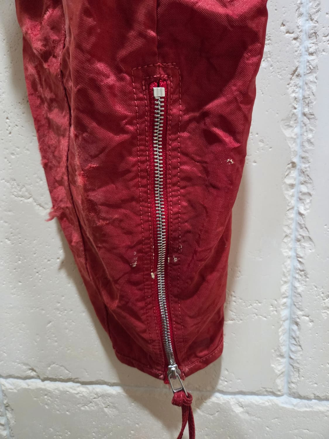 강혁 레드 팬츠 오염있음 상품이미지3